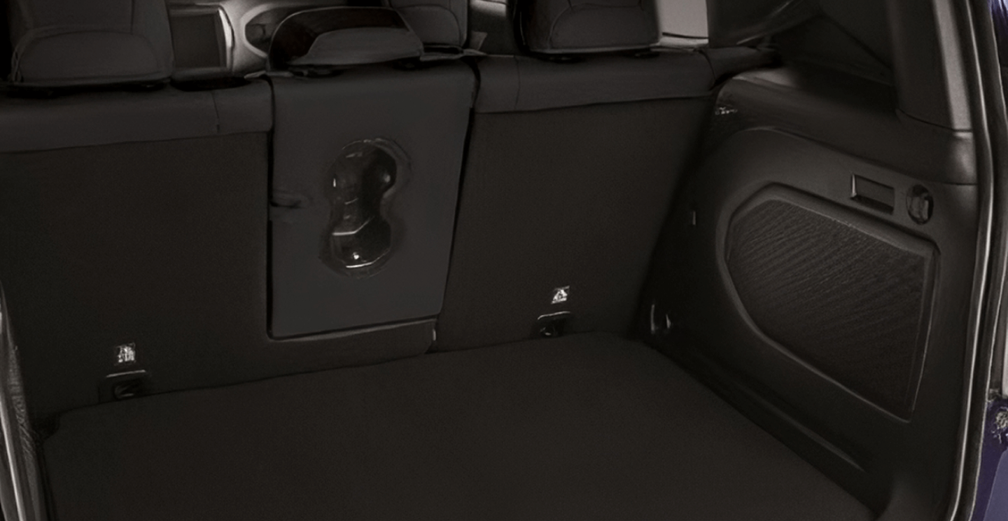 /content/dam/jeep/crossmarket/renegade-merchant-page/4xe/07-interior/new/Jeep-Renegade-4xe-Merchant-Page-Interior-2-1440x745-MY23-March-2023.png